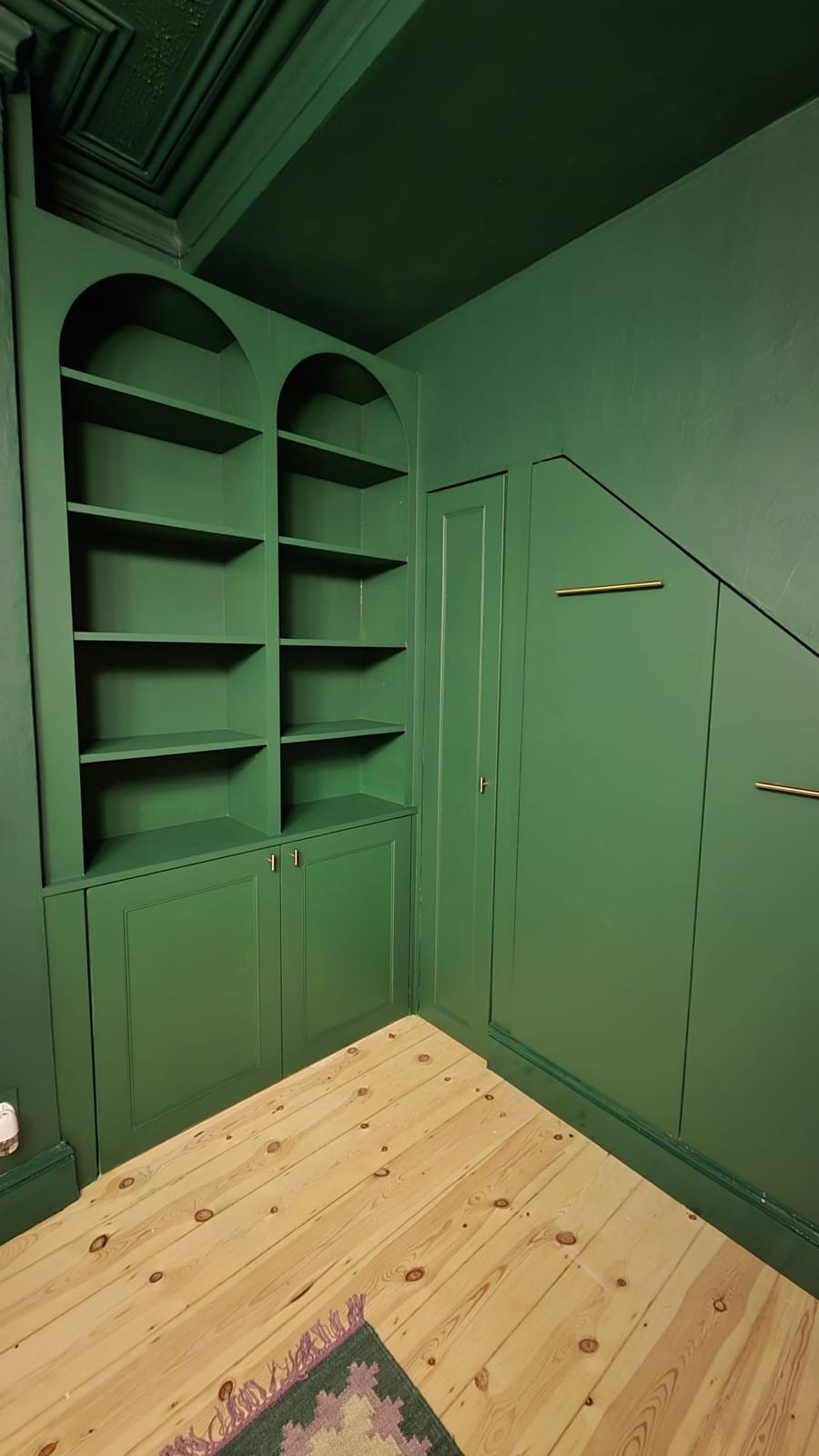 Made-to-measure fitted wardrobe